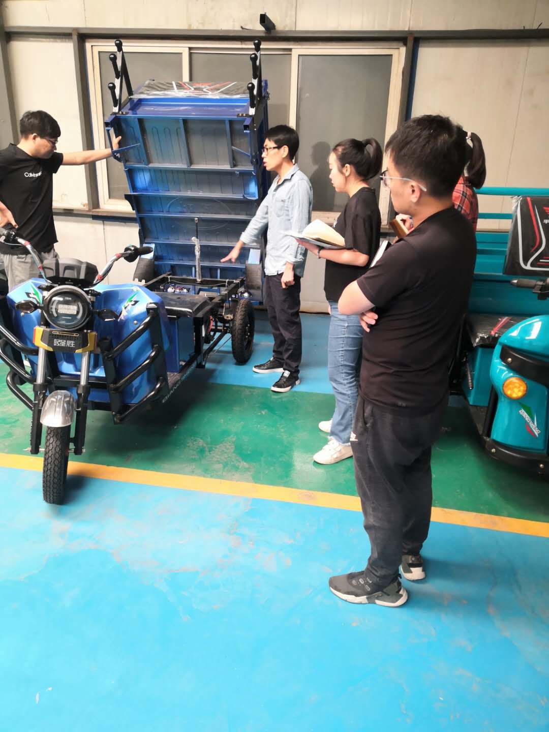 Super loading electric tricycle adult battery rickshaw loader made in China